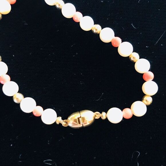 Vintage faux pearl necklace. - Picture 2 of 3